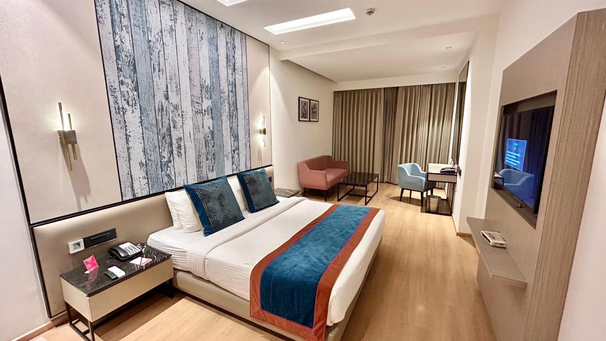 Ramada By Wyndham Jalandhar City Center Exterior foto